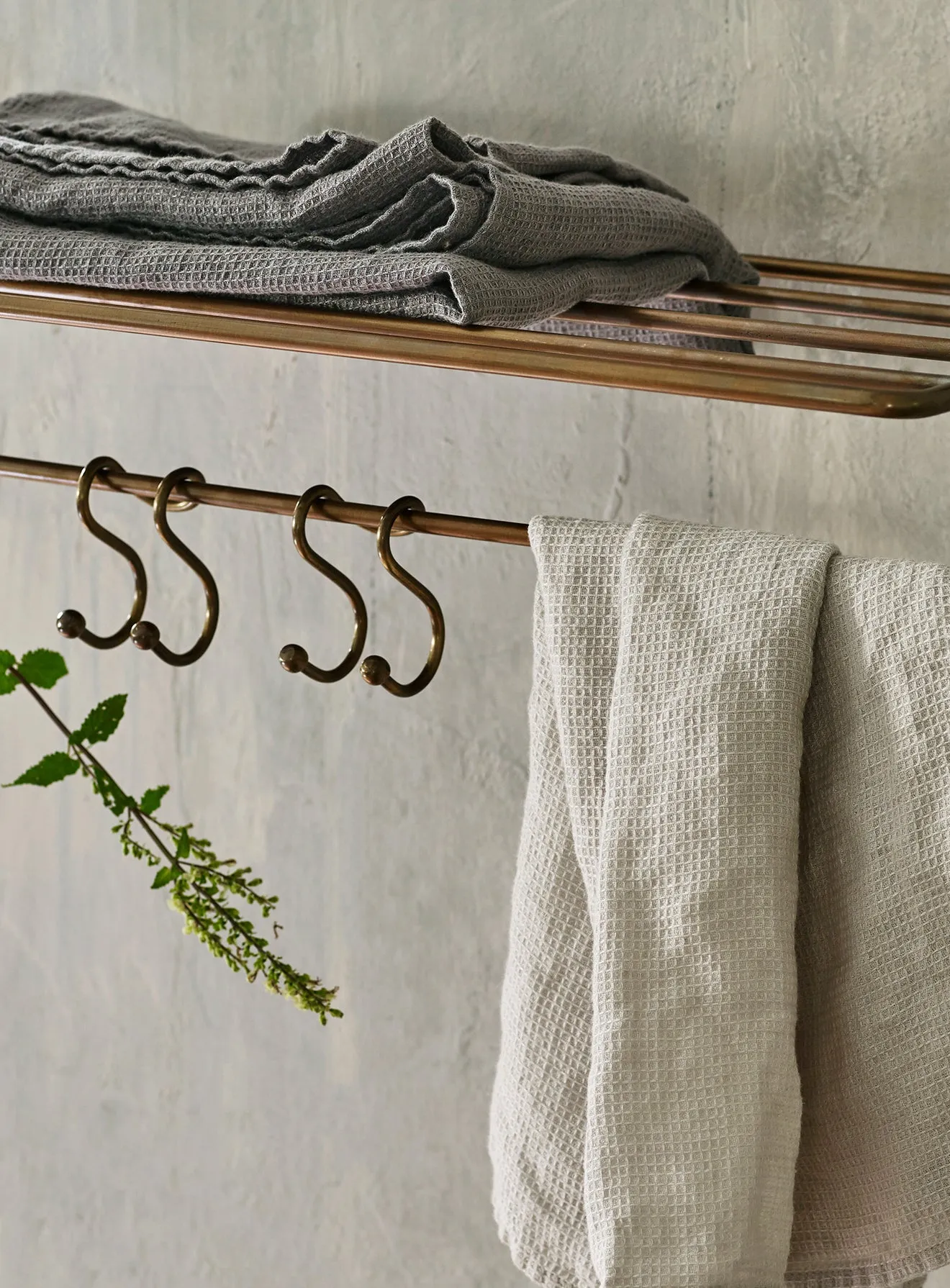 Bilton Towel Rack, Antique Brass