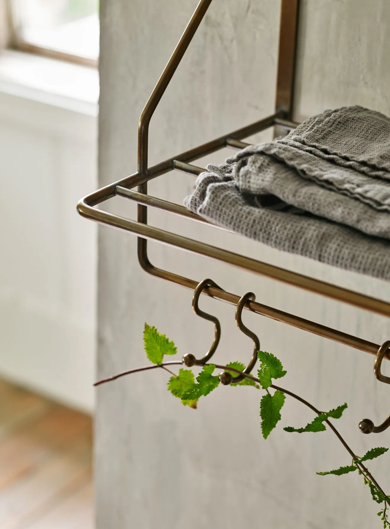 Bilton Towel Rack, Antique Brass