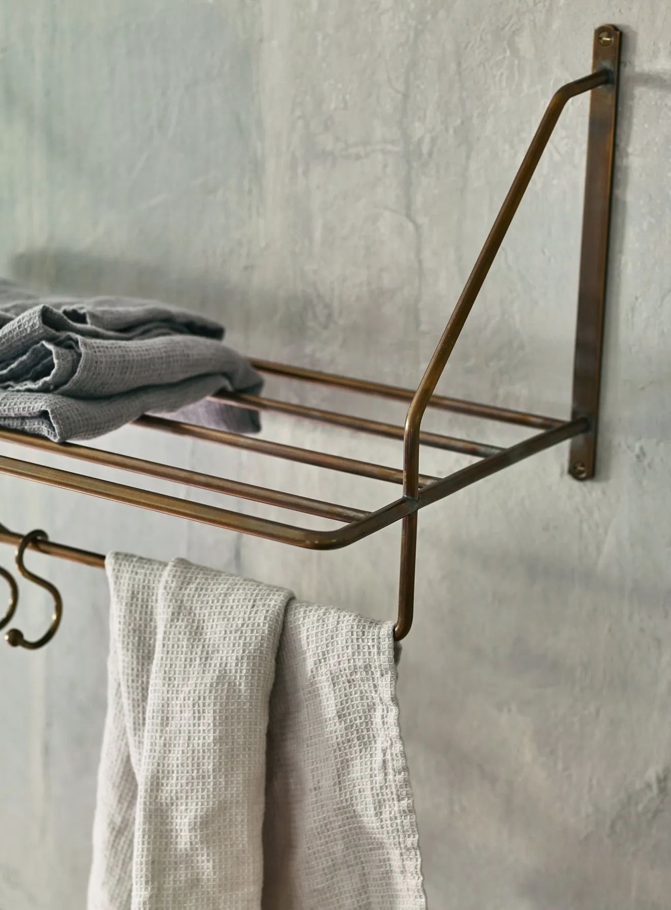 Bilton Towel Rack, Antique Brass