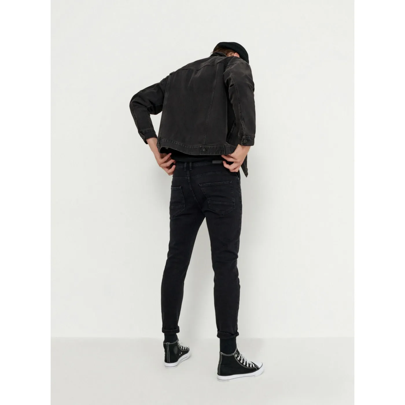 HB Black Carrot Fit Jeans